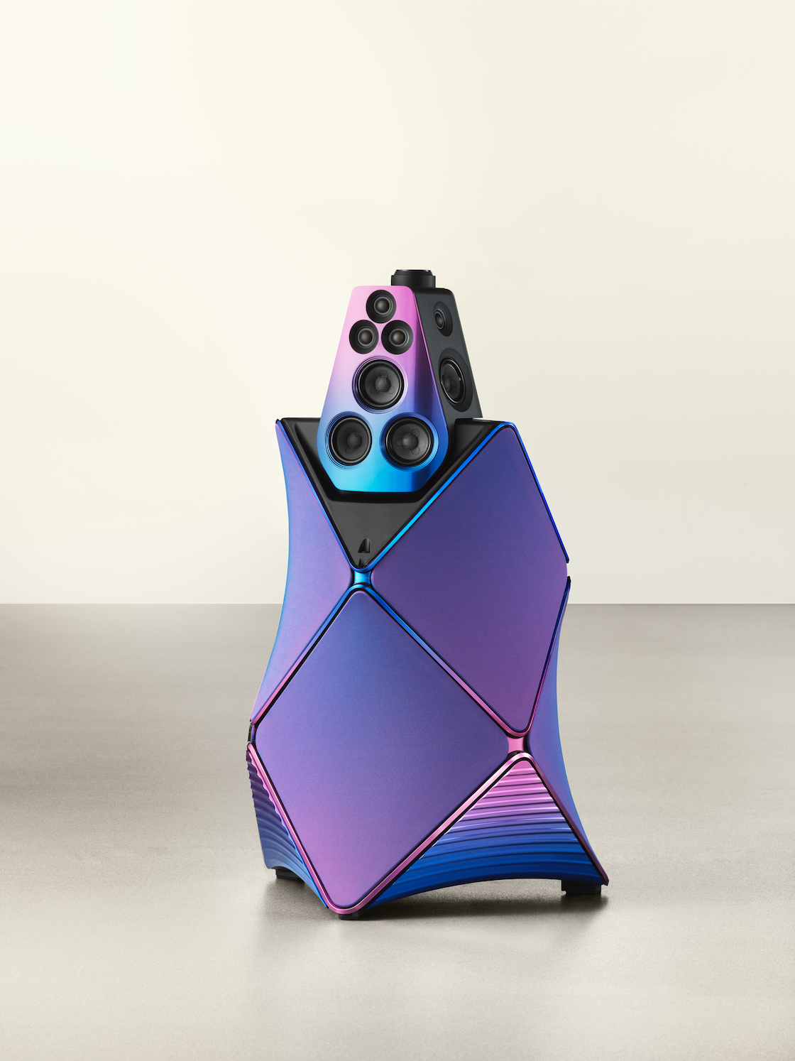 EXPERIENCE BANG & OLUFSEN'S SONIC MASTERPIECE — Numéro Netherlands